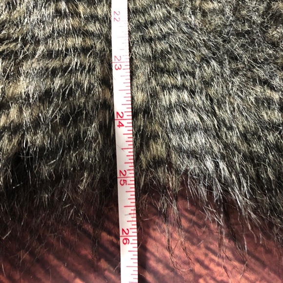Forever 21 Faux Fur Open Front Vest - Picture 10 of 13